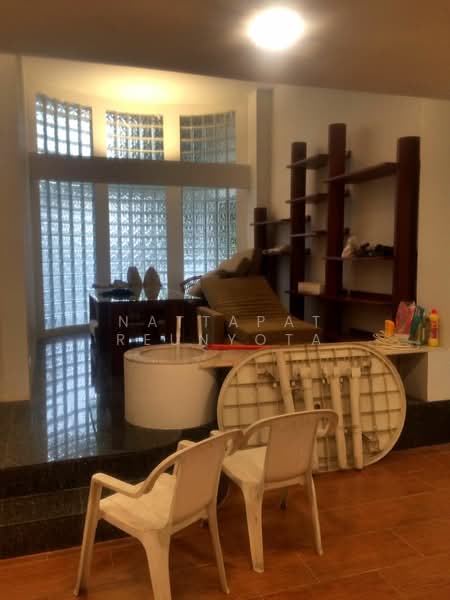 4-BR Townhouse, Bangkok