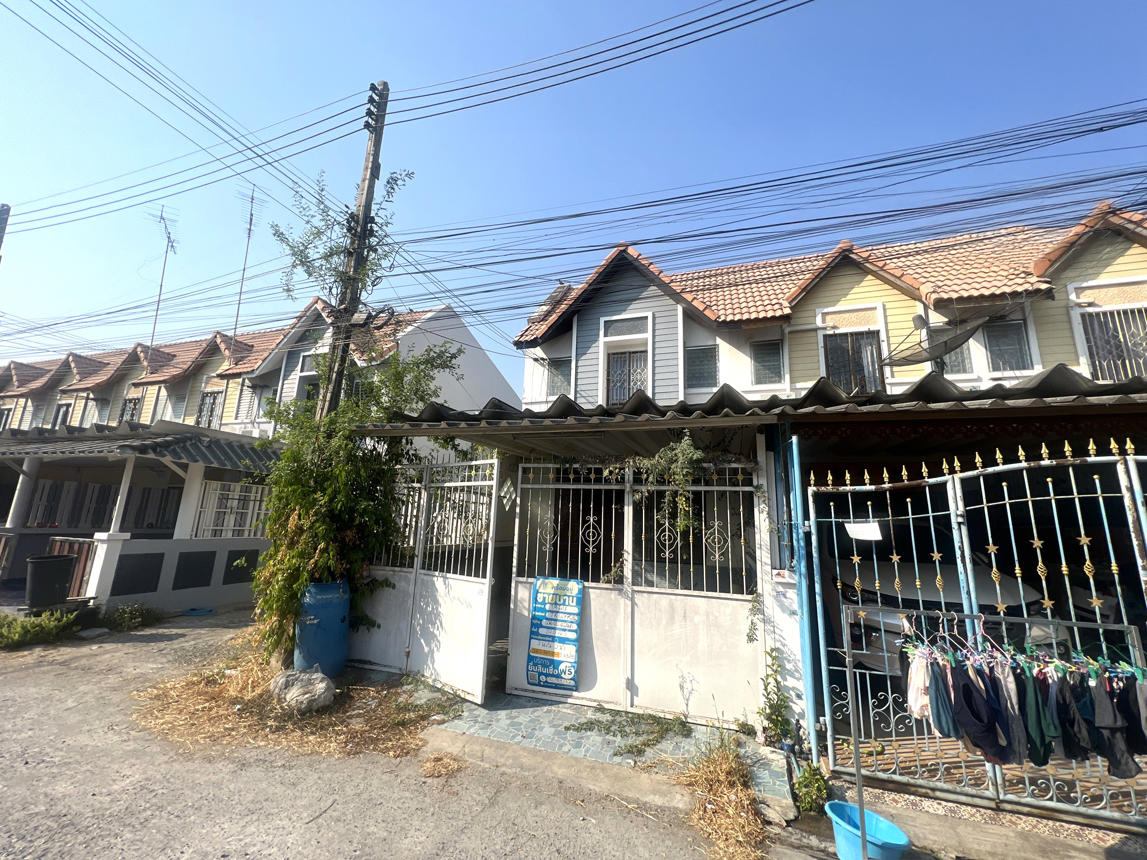 Townhouse Family Home in Chonburi City, Chonburi Province