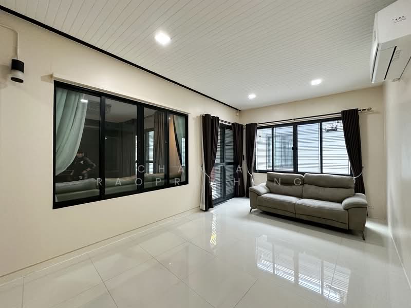 Setthasiri Charun-Pinklao, Bangkok