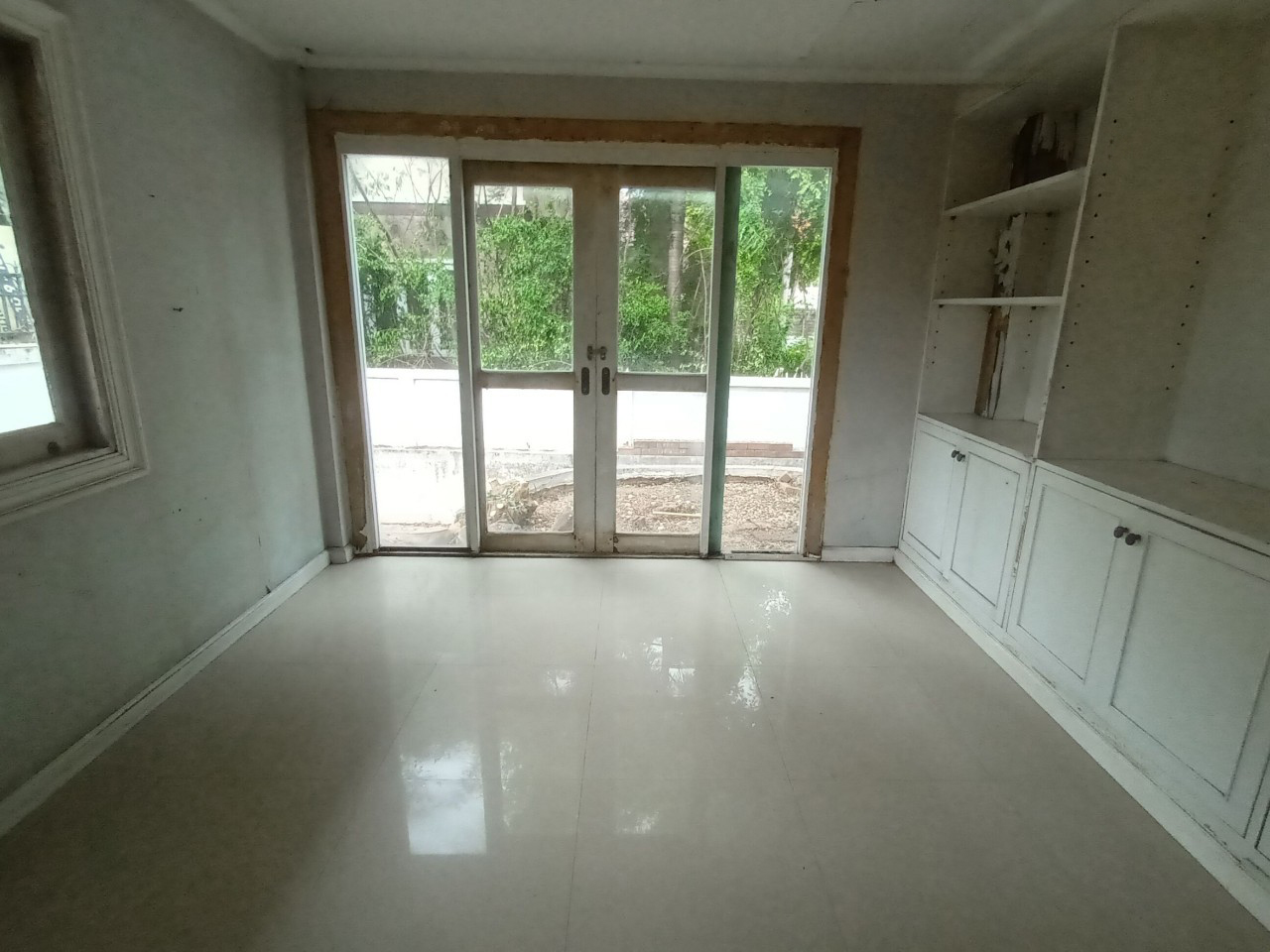 Thana Thong Eligan Home