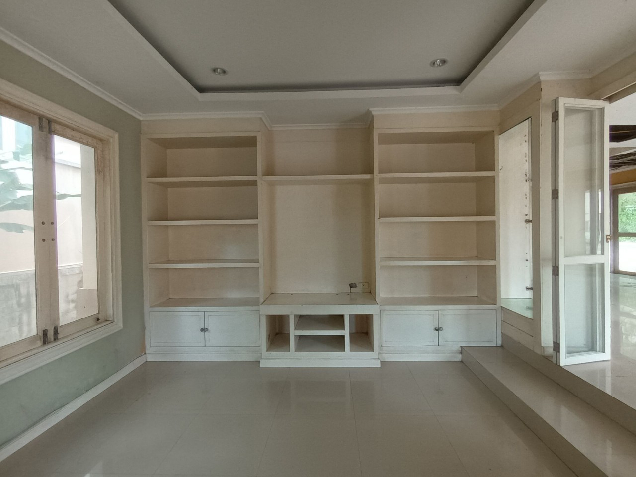 Thana Thong Eligan Home