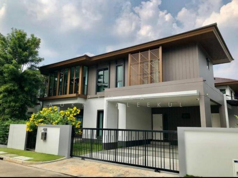 Burasiri Pattanakarn, Bangkok