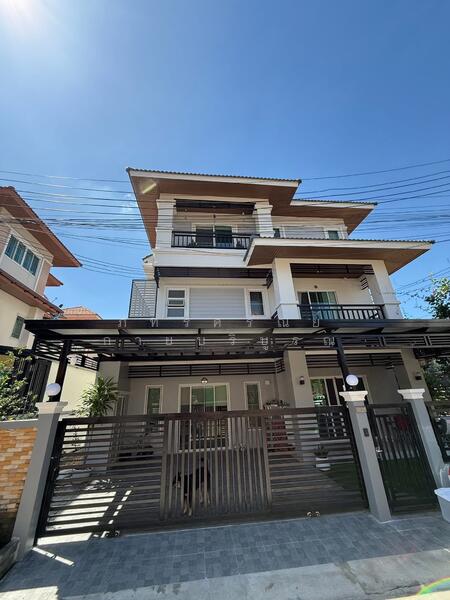 Chitnapa Phuttamonton Sai 3, Bangkok