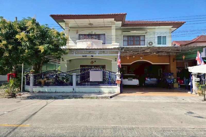 Baan Suetrong Suwinthawong, Bangkok