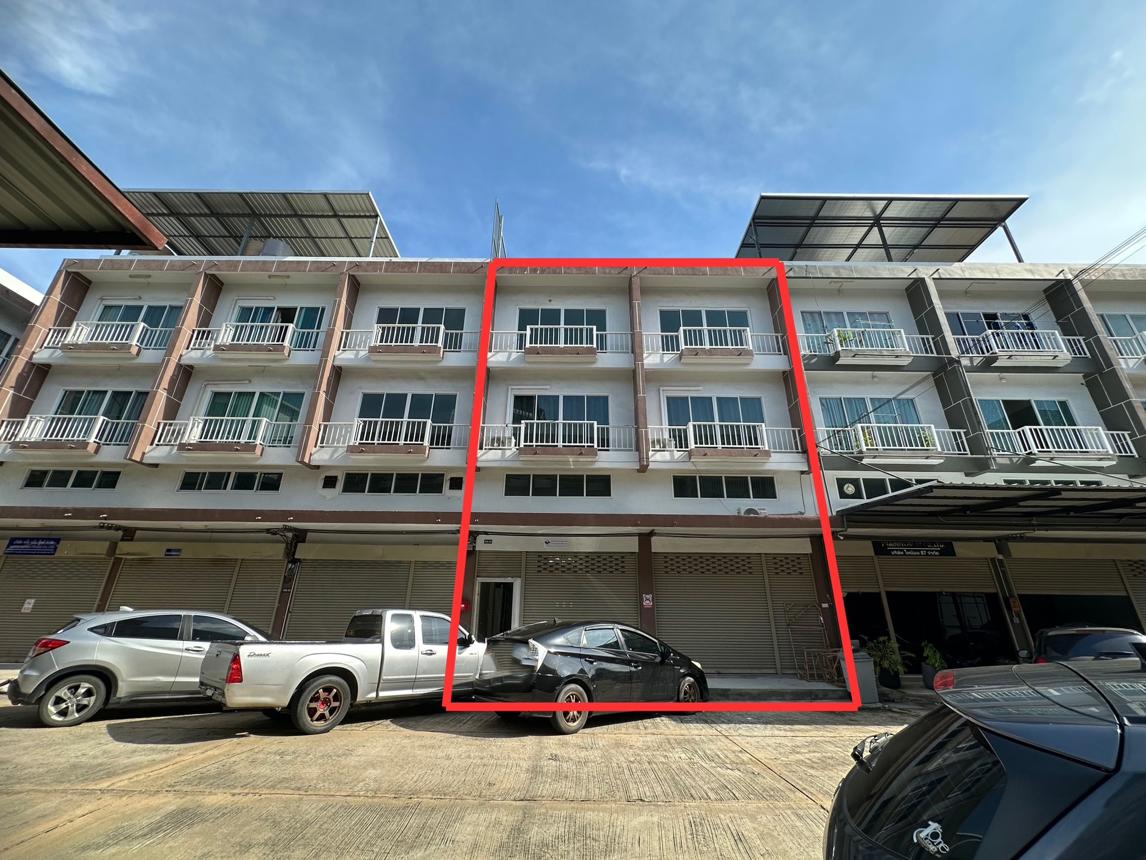 Shop House in Bang Khun Thian, Bangkok