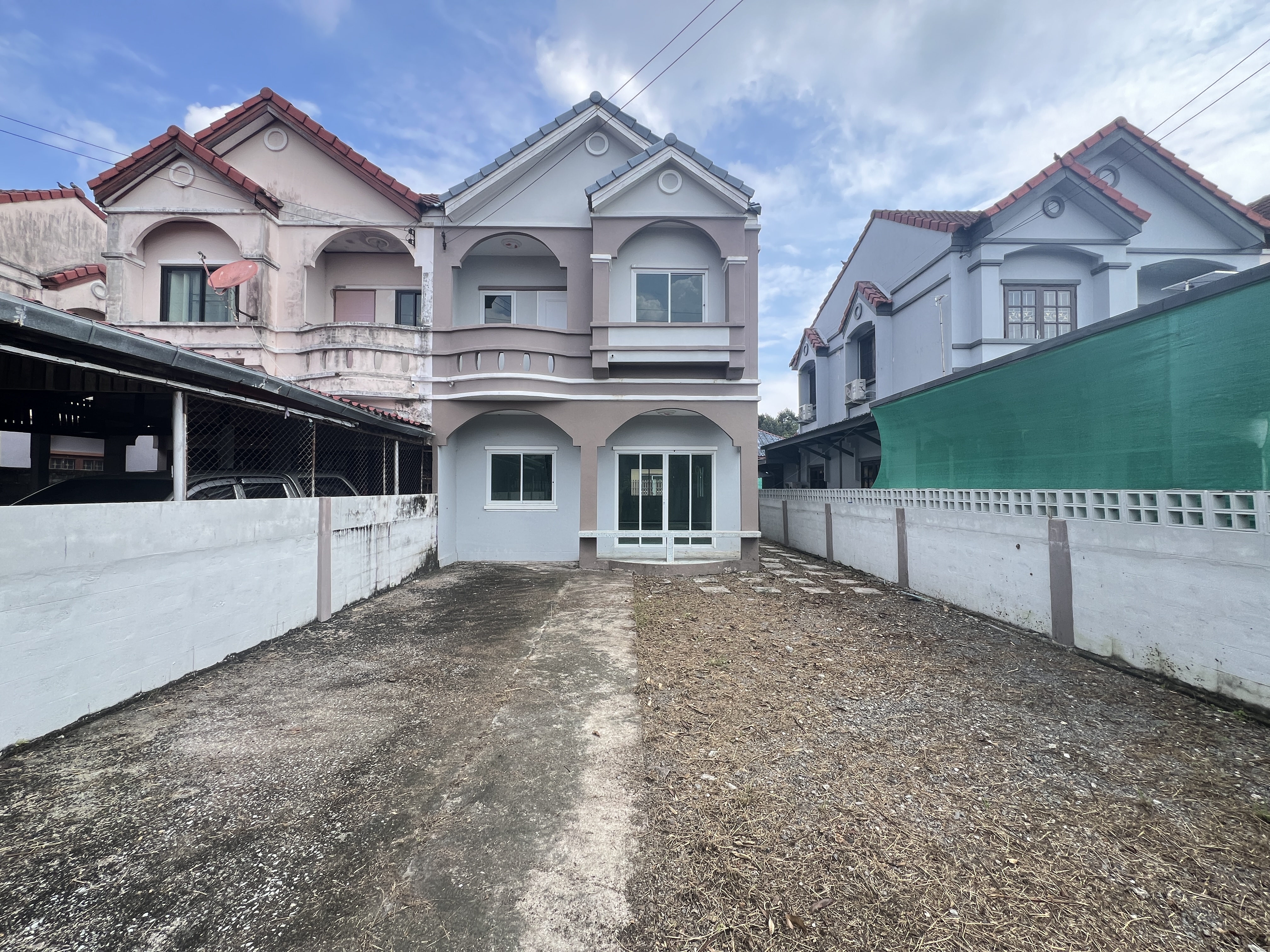 บ้านแฝด โครงการบ้านสวนแสนสุข องครักษ์ : ปรับปรุงใหม่