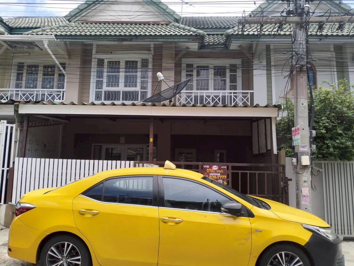 Townhouse Phrueksa 12 Klong Luang Pathum Thani
