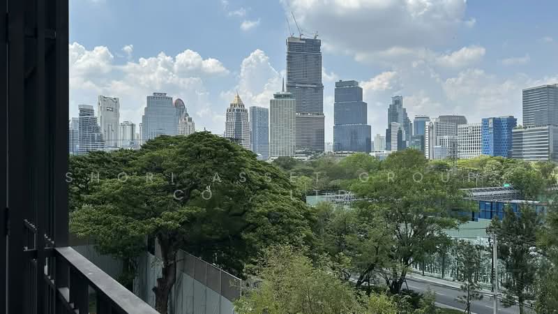 Muniq Langsuan, Bangkok