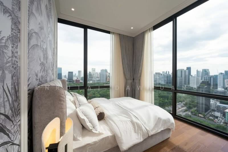 Muniq Langsuan, Bangkok