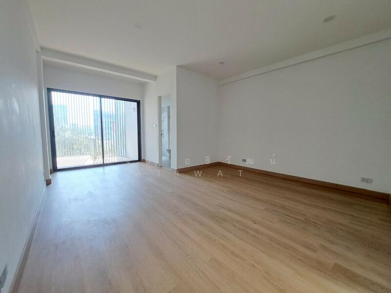 R2422, Bangkok