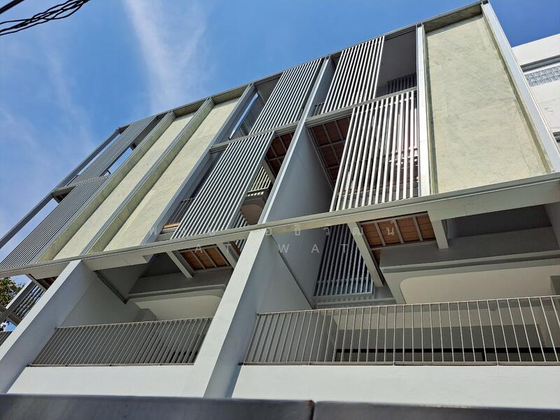 R2422, Bangkok