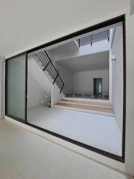 R2422, Bangkok