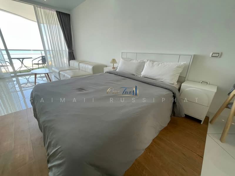 Pure Sunset Beach, Chon Buri (Pattaya)