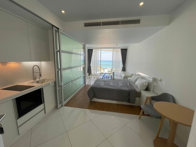 Pure Sunset Beach, Chon Buri (Pattaya)