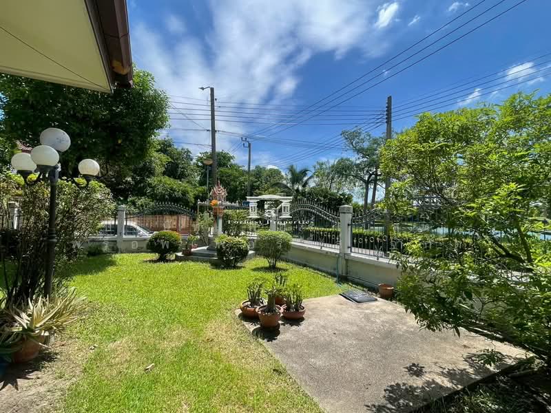46015 - บ้านเดี่ยว 2 ชั้น หลังใหญ่ริมทะเลสาป ชลลดา รามอินทรา (L&H) ใกล้แฟชั่นไอส์แลนด์, Bangkok