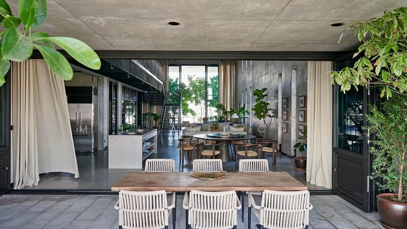 Windshell Naradhiwas, Bangkok