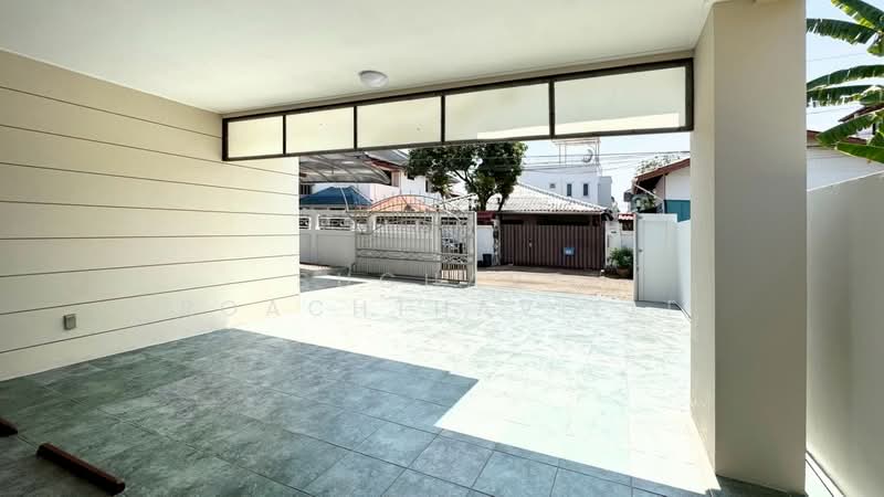 SALE Two-story Detached House size 54 sqw., Phatthanakan-Srinakarin area., Bangkok