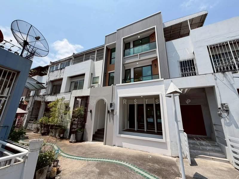 4.5 Storey Townhome Sukhumvit 101, Near BTS Punnawithi, Bangkok