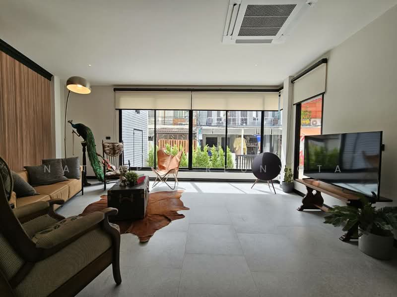 3-BR Townhouse, Bangkok