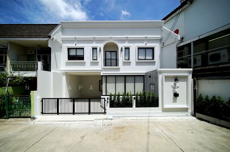 3-BR Townhouse, Bangkok