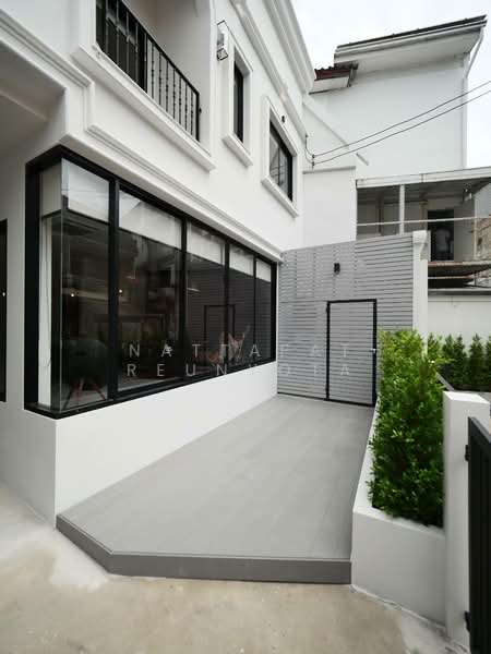 3-BR Townhouse, Bangkok
