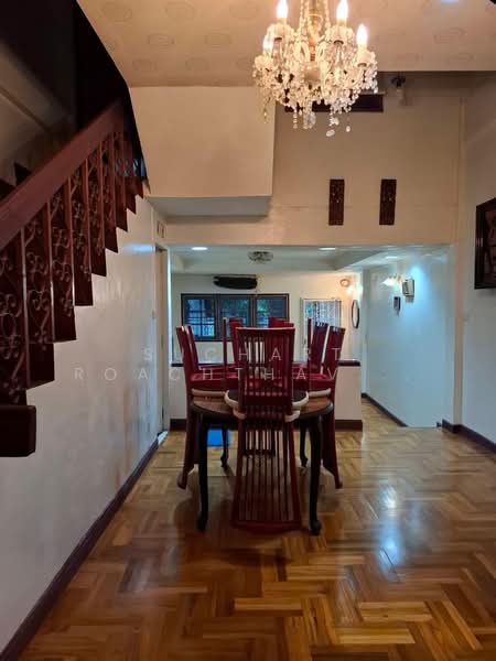 Townhouse for Sale 3 floors 26 sqw., Asok-Nana Area, Bangkok