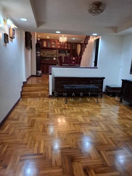 Townhouse for Sale 3 floors 26 sqw., Asok-Nana Area, Bangkok