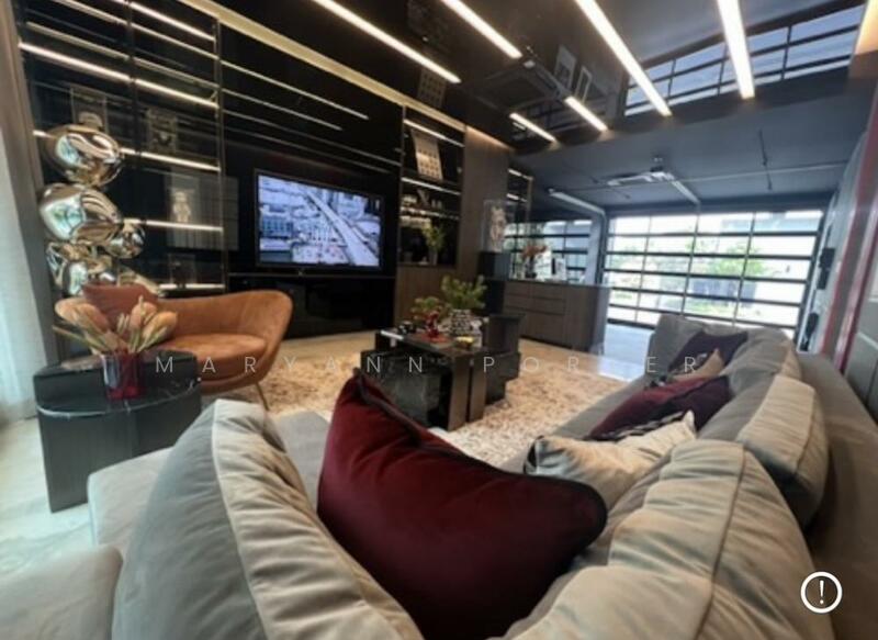 95E1 (Ninety-Five East One), Bangkok