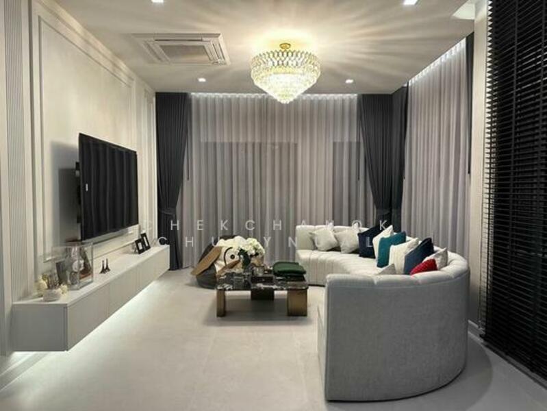 Grand Bangkok Boulevard Rama 9-Krungthepkreetha, Bangkok