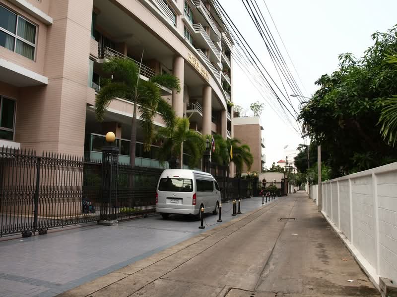 Navin Court, Bangkok