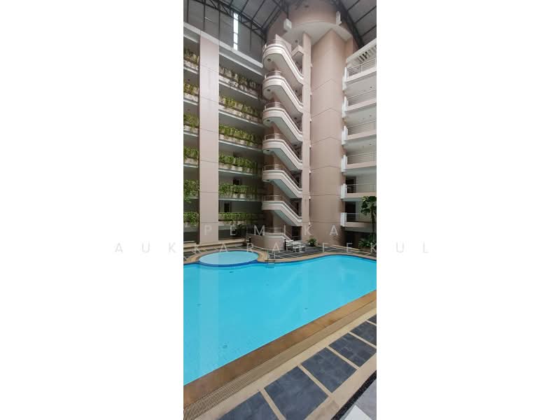 Navin Court, Bangkok