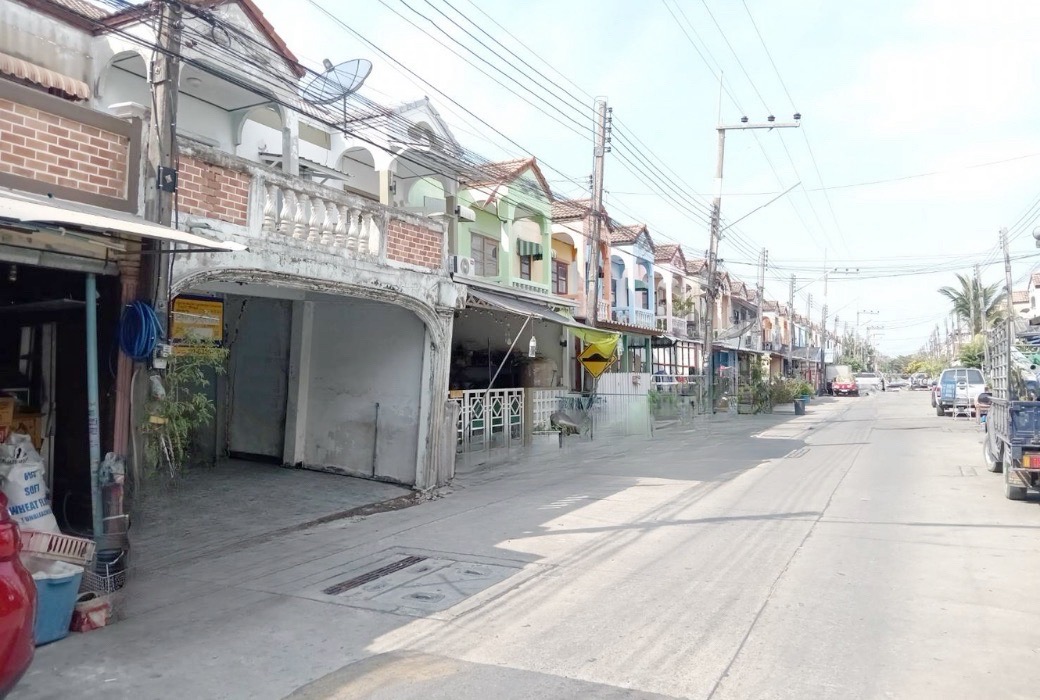 ทาวน์เฮ้าส์ โครงการบ้านธารารินทร์ ธัญบุรี