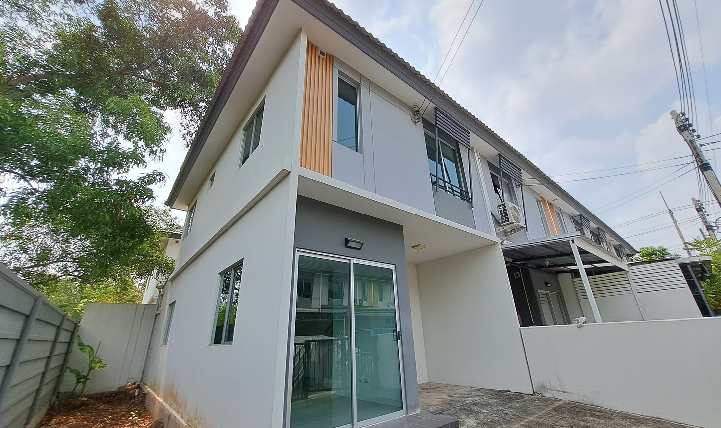 Townhouse in Muang Thong Thani 96/2 Rangsit-Klong Luang, Klong Luang, Pathum Thani