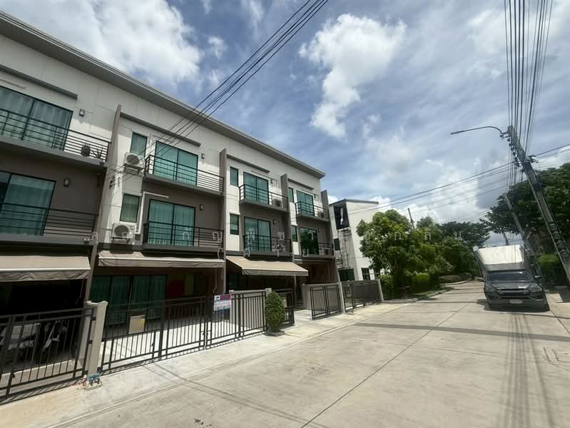 Baan Klang Muang Srinakarin – Onnut, Bangkok