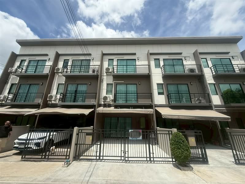 Baan Klang Muang Srinakarin – Onnut, Bangkok