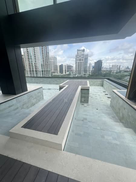 Nimit Langsuan, Bangkok