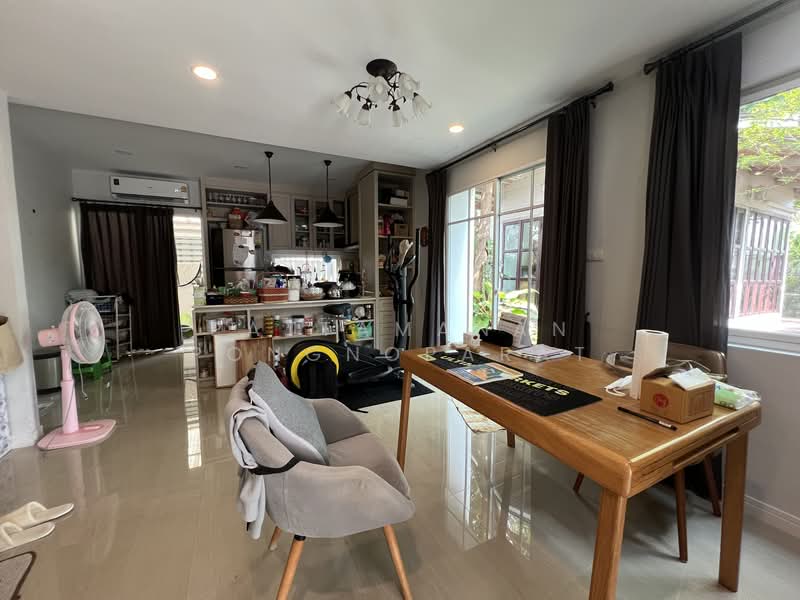 The village Chaengwatthana-Tiwananon, Nonthaburi