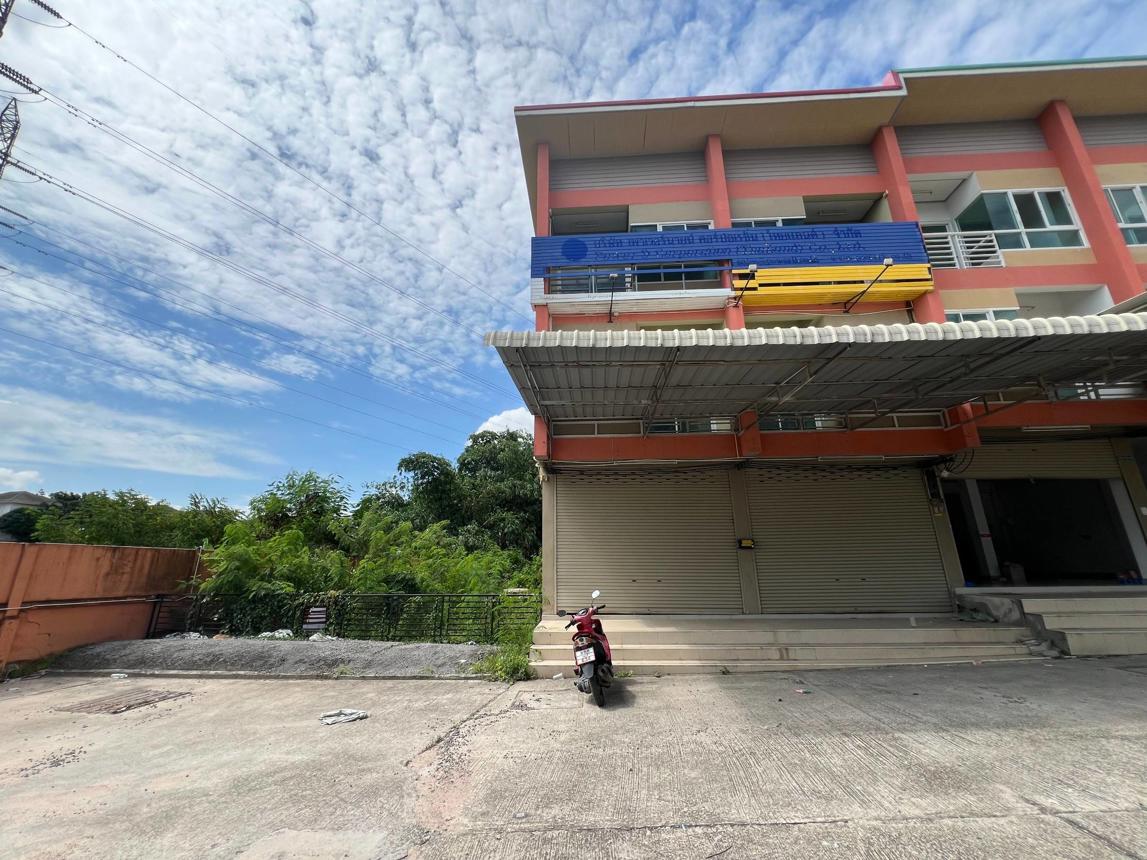 Commercial House, Huai Prab Moo Baung, Si Racha, Chonburi