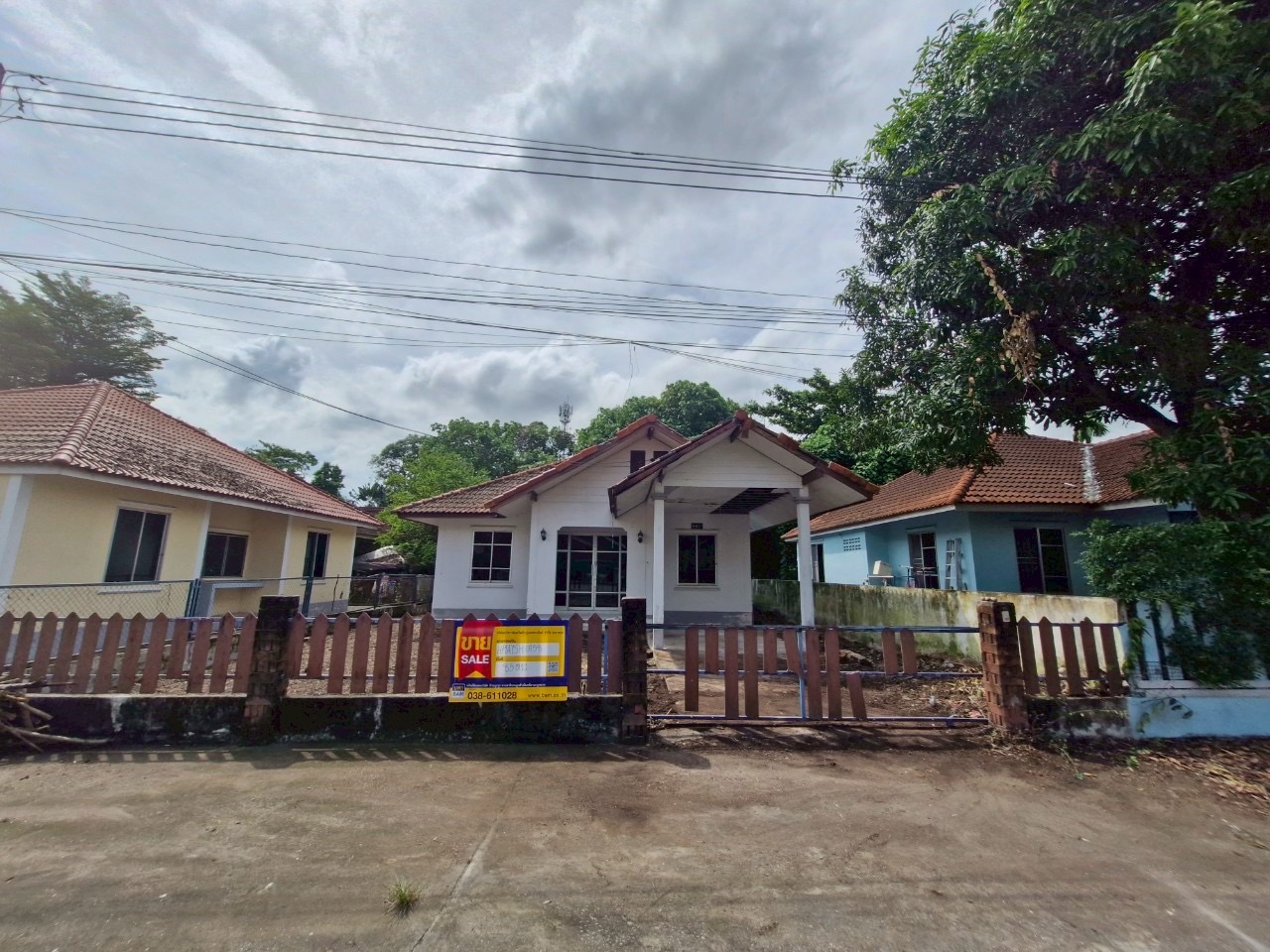 Single-detached house in Fainy Home project, Soi Rak Sat, Chang Bann.