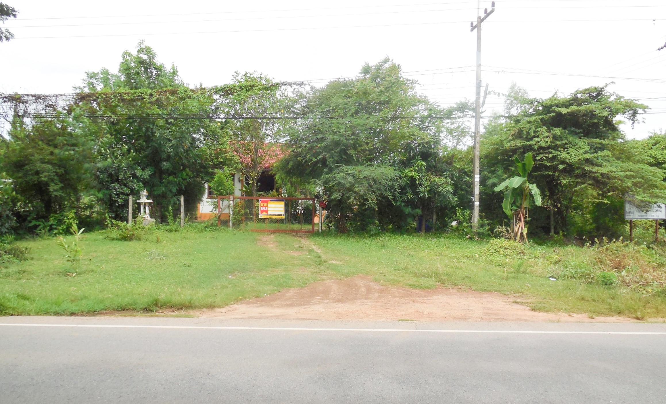บ้านเดี่ยว ถนนสายโพนทอง-เสลภูมิ ร้อยเอ็ด