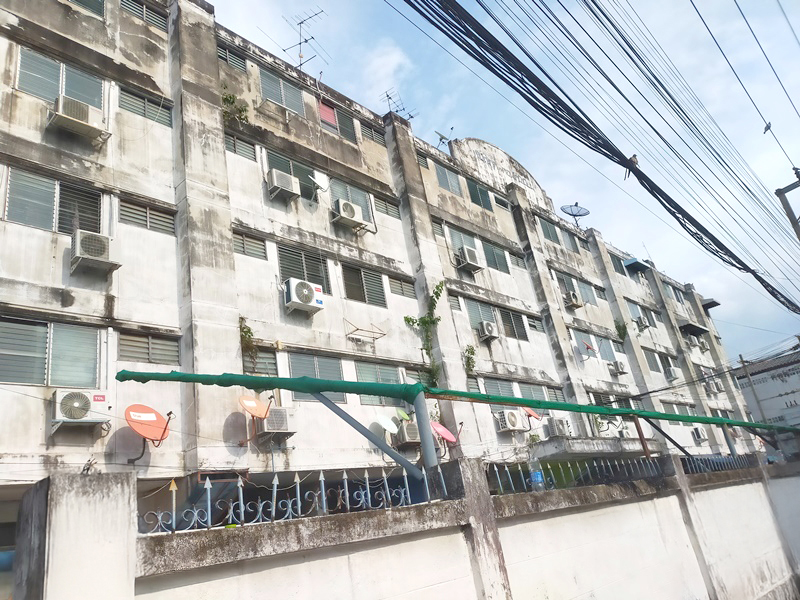 Condominium project Sri Bandit Bang Khun Thian