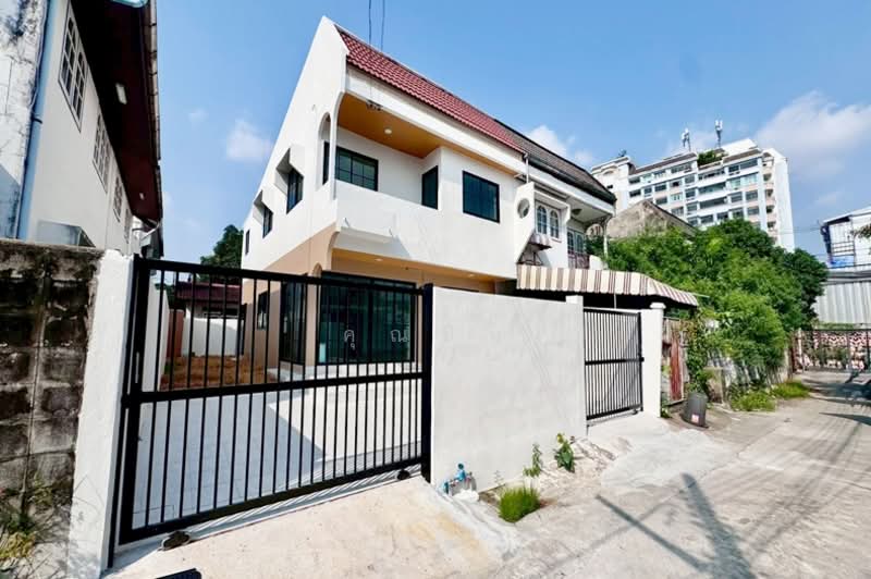 ถาวรนิเวศน์ 2, Bangkok