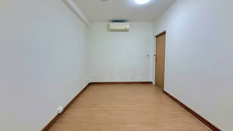คลาสเตอร์เฮาส์ ซอยนวมินทร์ 163, Bangkok