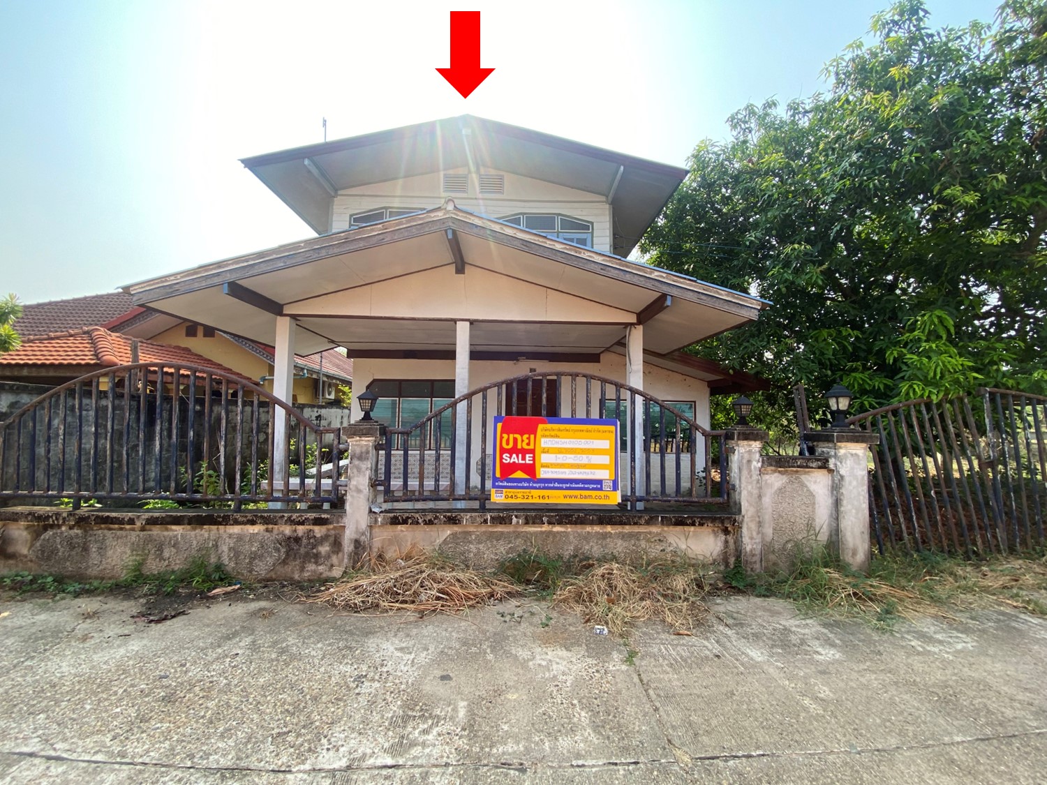 Detached house for sale in Mukdahan, large living space.