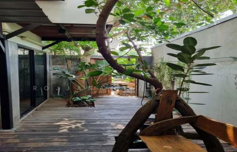 4-BR Townhouse, Bangkok