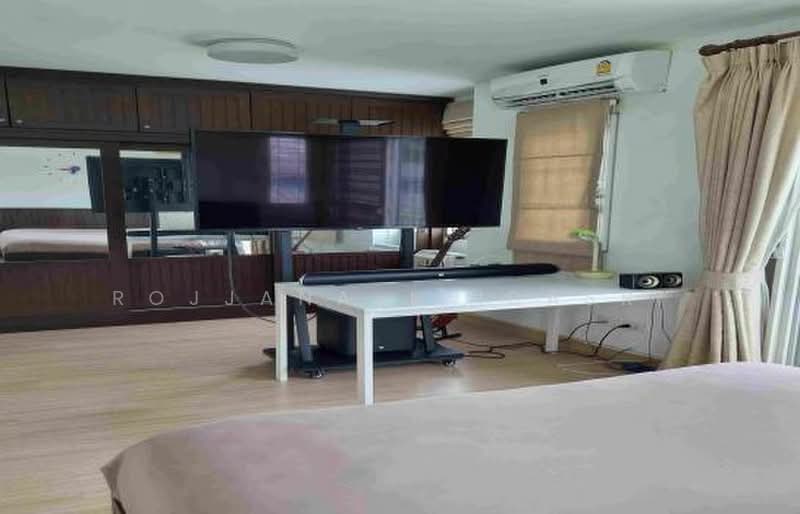 4-BR Townhouse, Bangkok