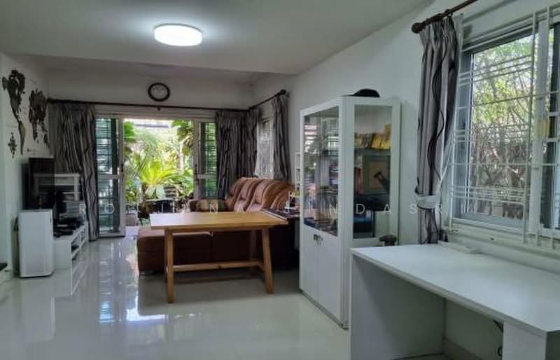 4-BR Townhouse, Bangkok