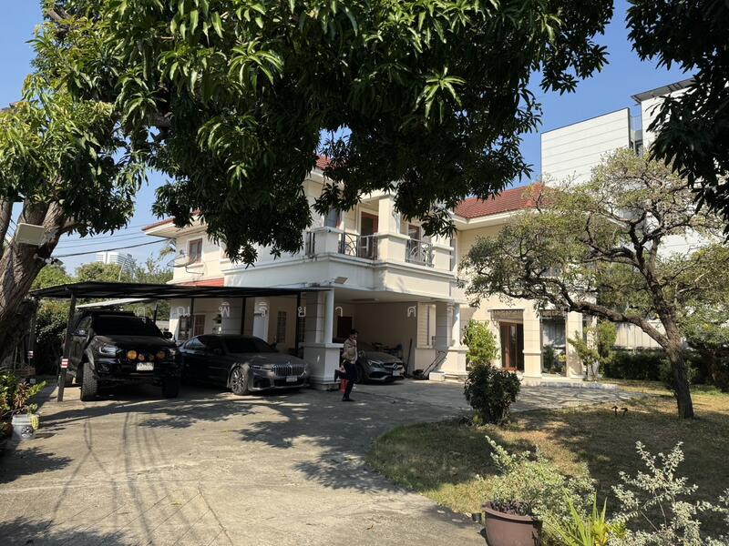 2-Storey House, Prasat Suk Alley, Bangkok