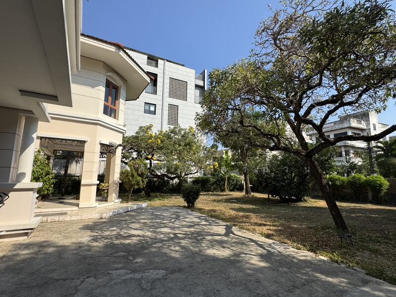 2-Storey House, Prasat Suk Alley, Bangkok