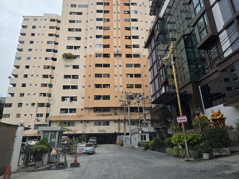 ห้องชุดพักอาศัย โครงการอาคารชุด พี เจ คอนโดเพลส บ้านเดี่ยวในใจกลางเมือง